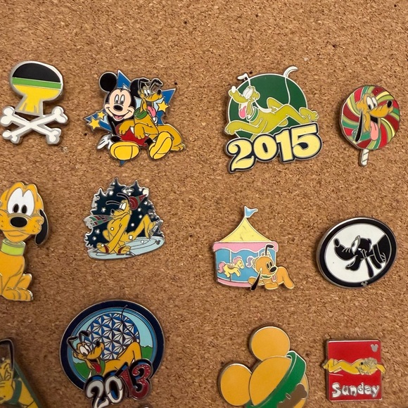 Authentic Disney Pluto Miscellaneous Set of 16 Pins - Picture 2 of 3